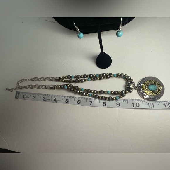 Double strand silver & turquoise colored bead necklace with medallion & earrings - Picture 6 of 7